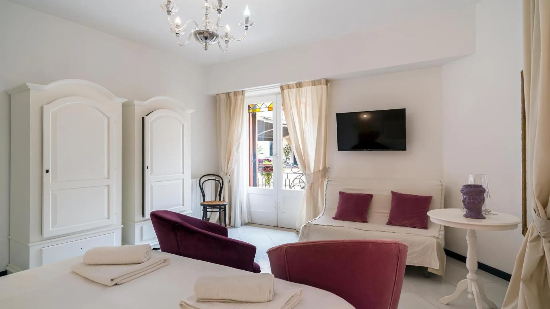 Al Duomo Rooms & Flats Taormina 2*,  Italy
